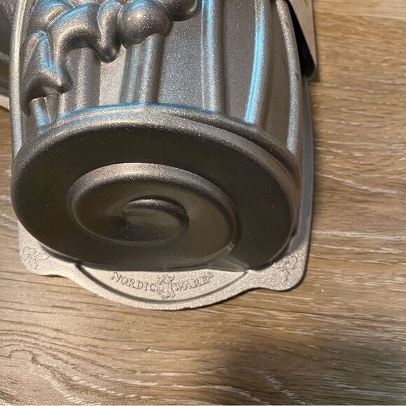 Nordic Ware Buche De Noel Yule Log Christmas baking Pan bakeware 9 cups NEW - Picture 7 of 10